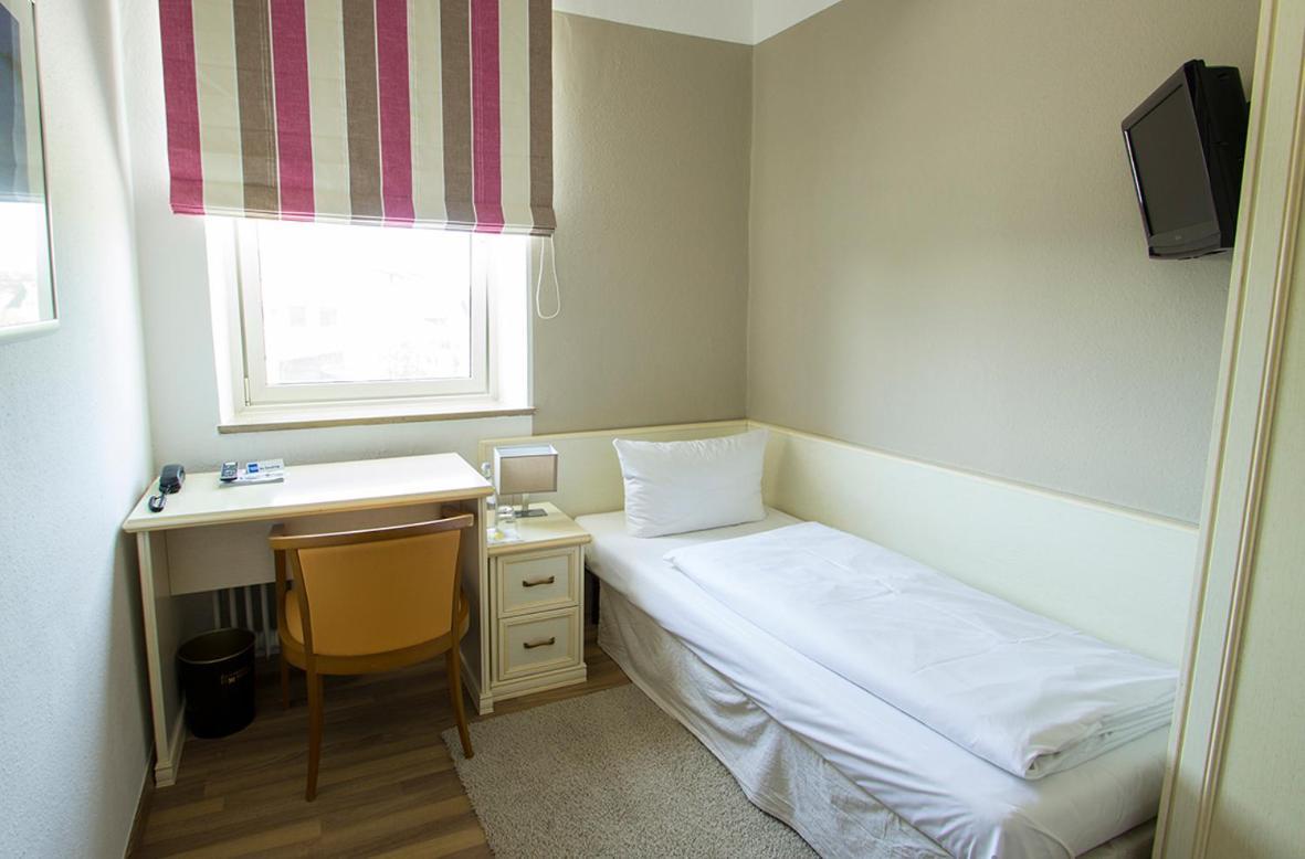 Hotel Schlee Hohenschäftlarn Oda fotoğraf