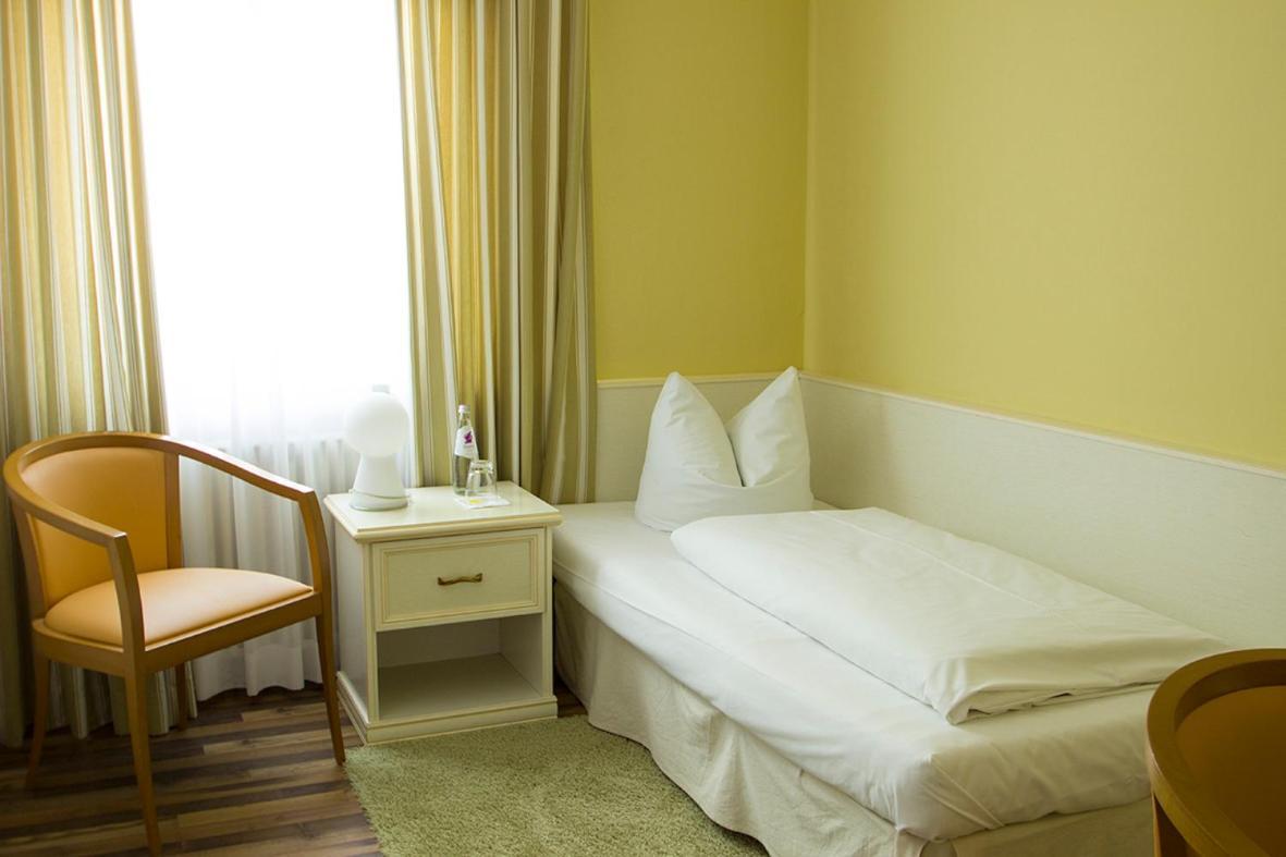 Hotel Schlee Hohenschäftlarn Oda fotoğraf