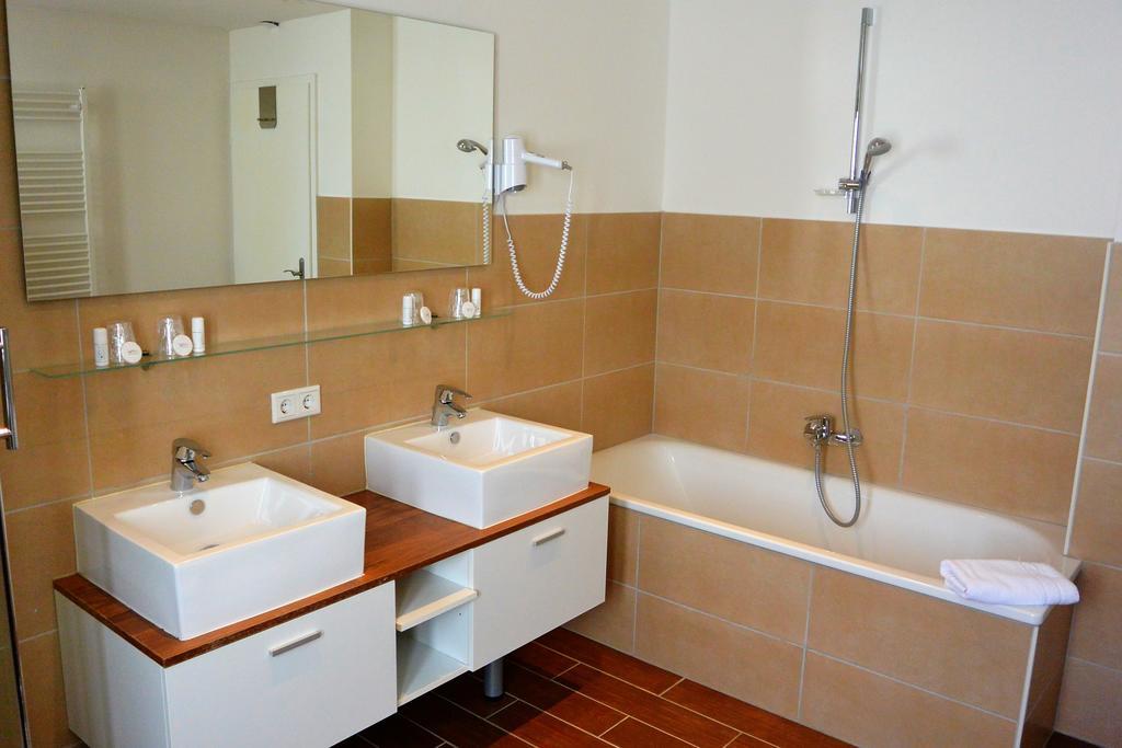 Hotel Schlee Hohenschäftlarn Dış mekan fotoğraf