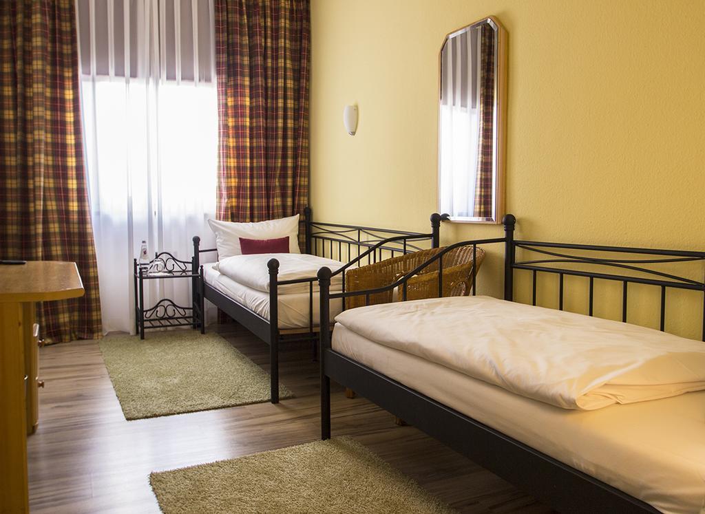 Hotel Schlee Hohenschäftlarn Oda fotoğraf